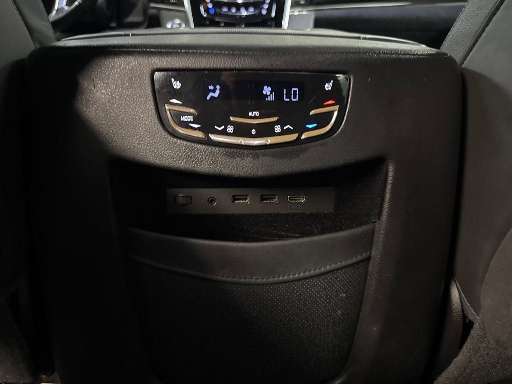 Used 2019 Cadillac Escalade ESV Platinum RWD image 17