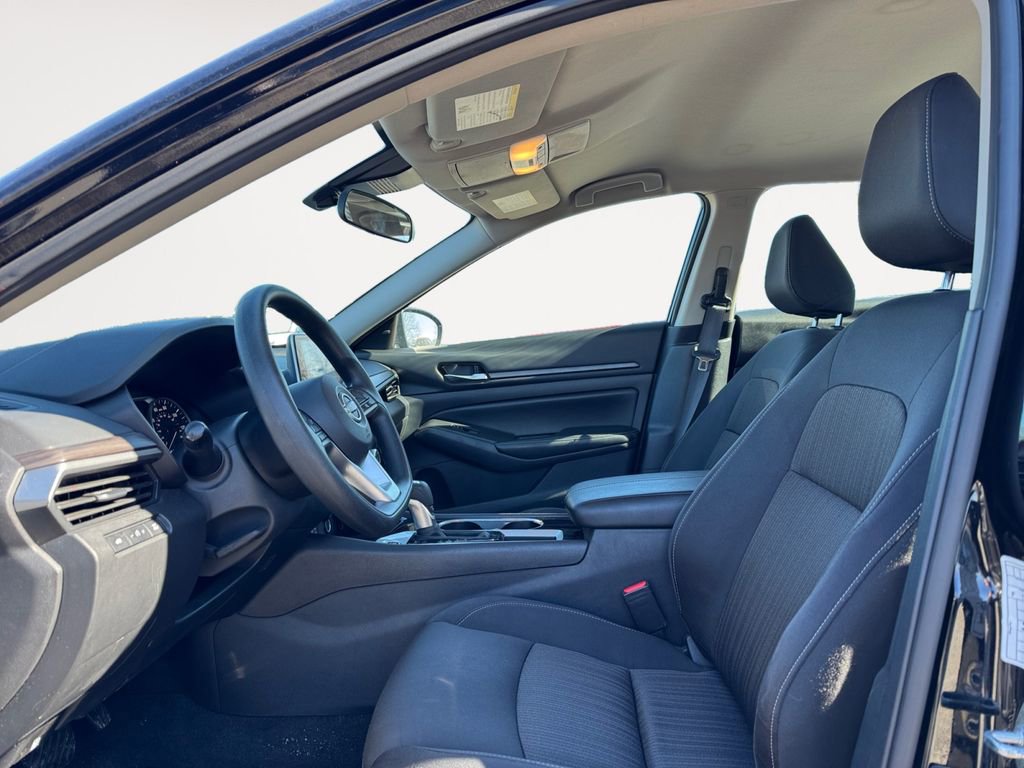 Used 2024 Nissan Altima 2.5 SV image 9
