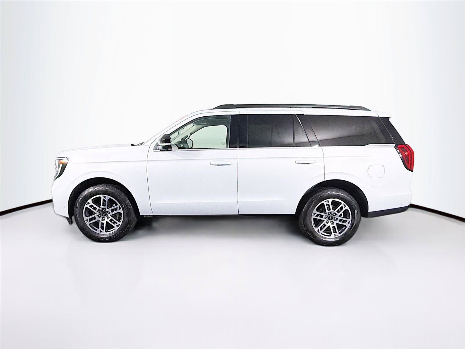 Used 2025 Ford Expedition Active AWD/4WD image 8