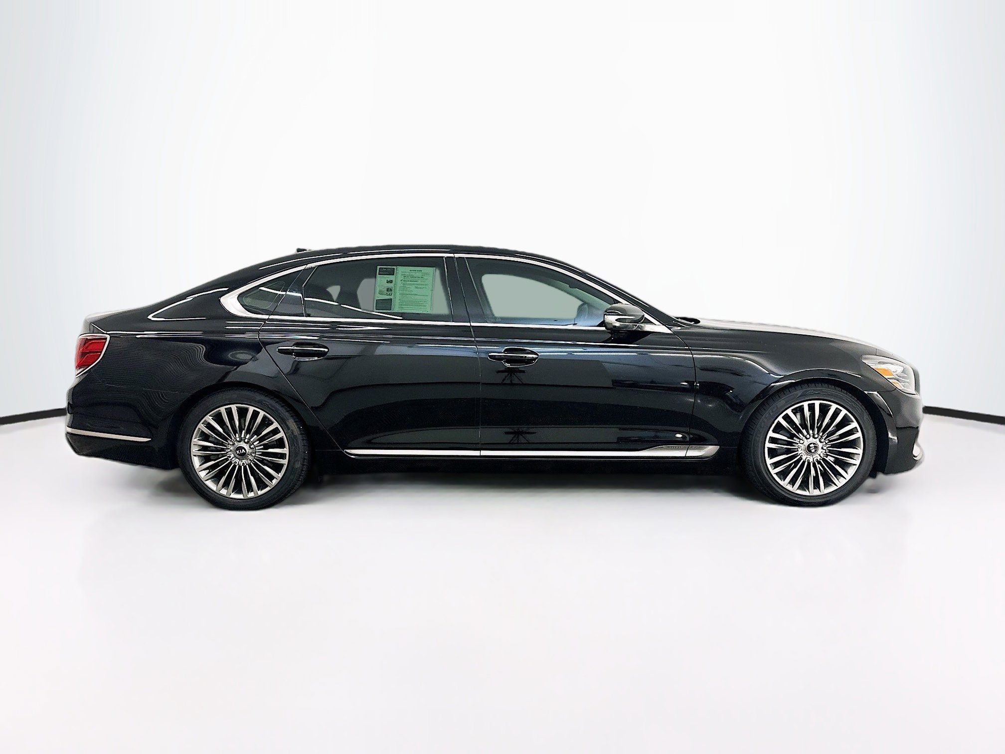 Used 2020 Kia K900 Luxury image 10