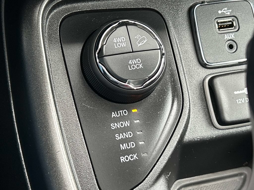 Used 2018 Jeep Compass Trailhawk w/ Navigation Group AWD/4WD image 26