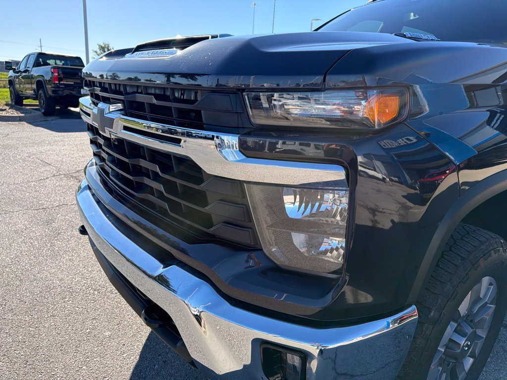 Used 2024 Chevrolet Silverado 2500 LT w/ All Star Edition AWD/4WD image 9