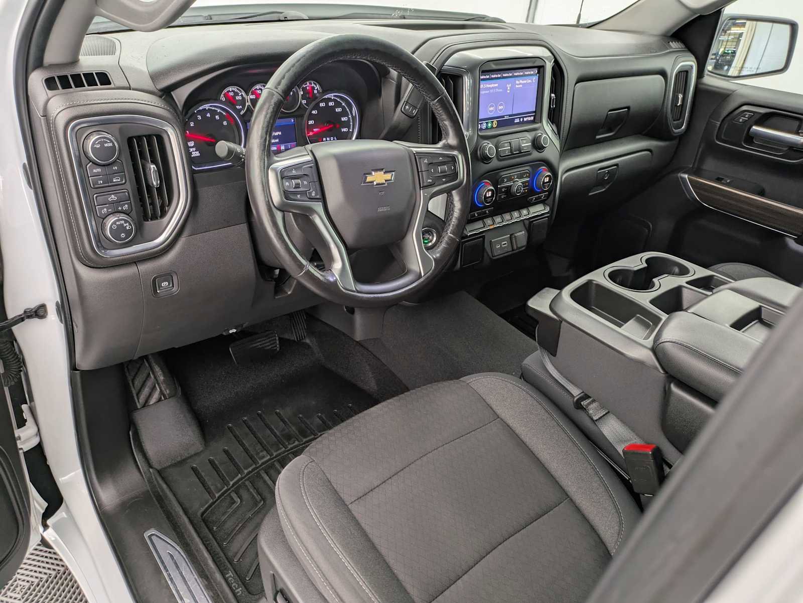 Used 2020 Chevrolet Silverado 1500 LT w/ All-Star Edition AWD/4WD image 2