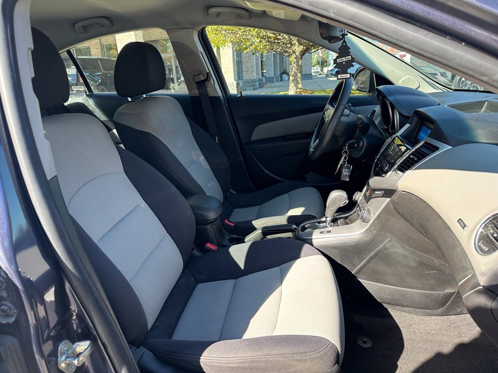 Used 2013 Chevrolet Cruze LS FWD image 23