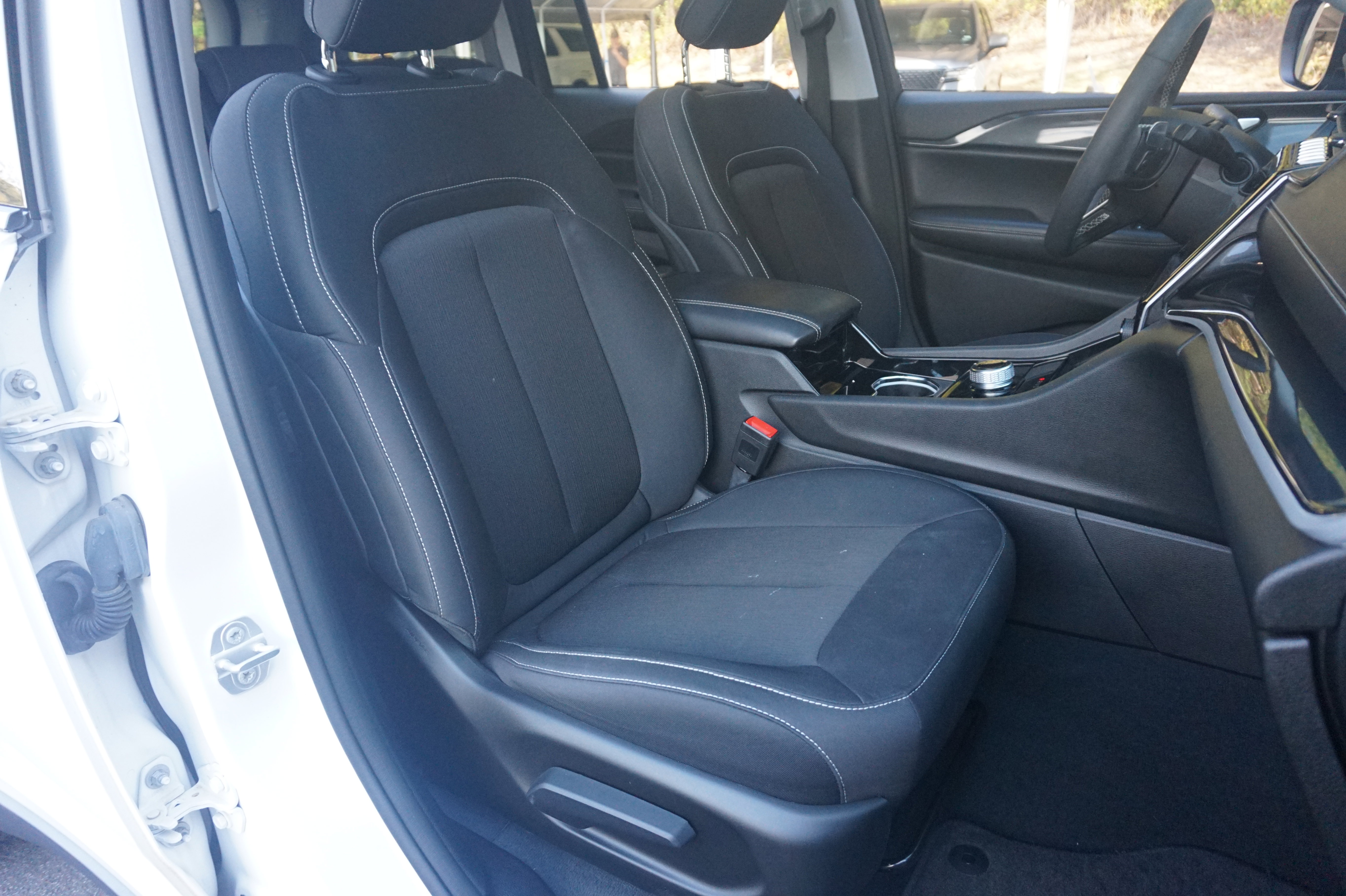 Used 2023 Jeep Grand Cherokee Laredo w/ Luxury Tech Group I image 22