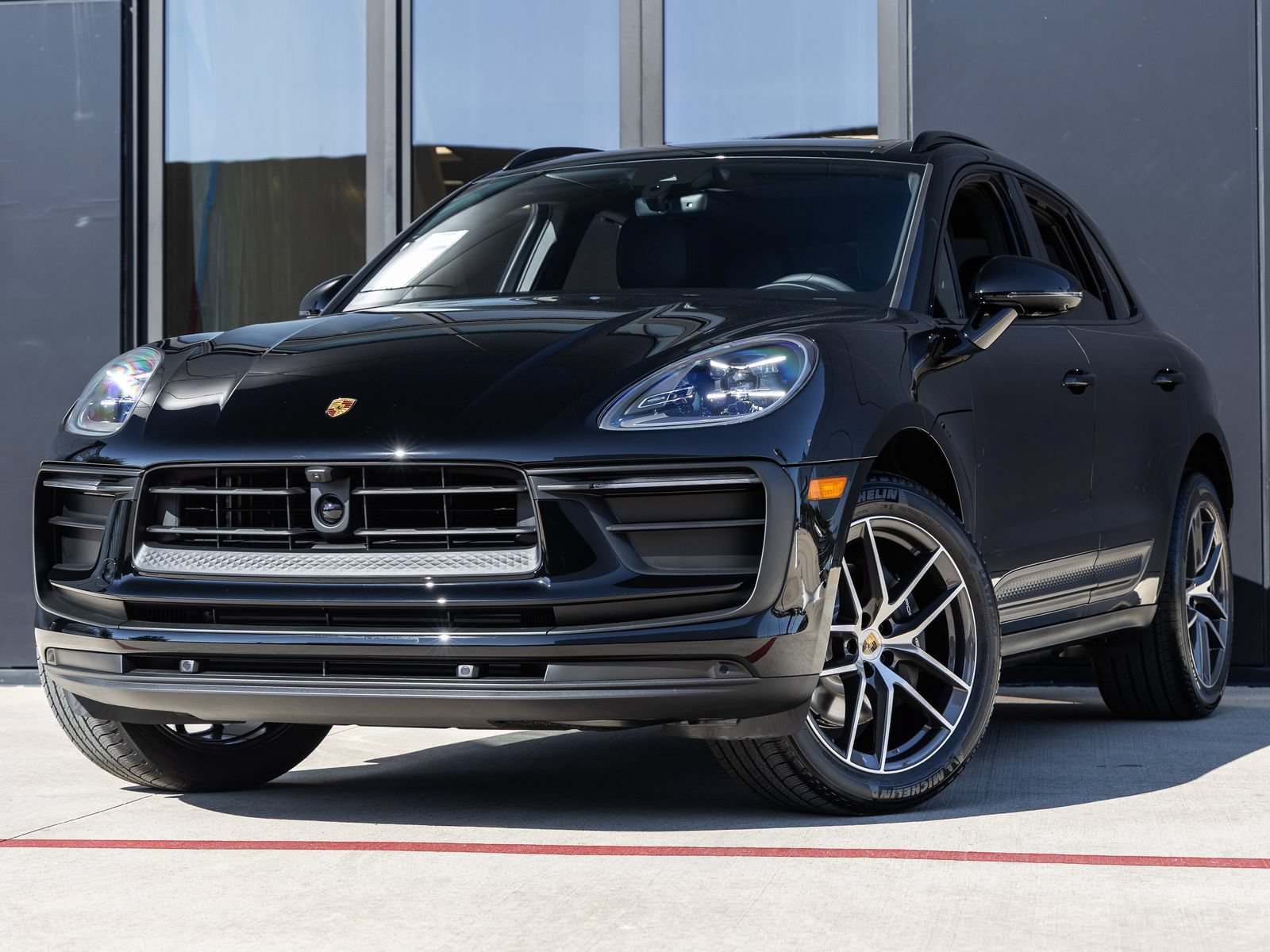 Certified 2026 Porsche Macan AWD/4WD image 1