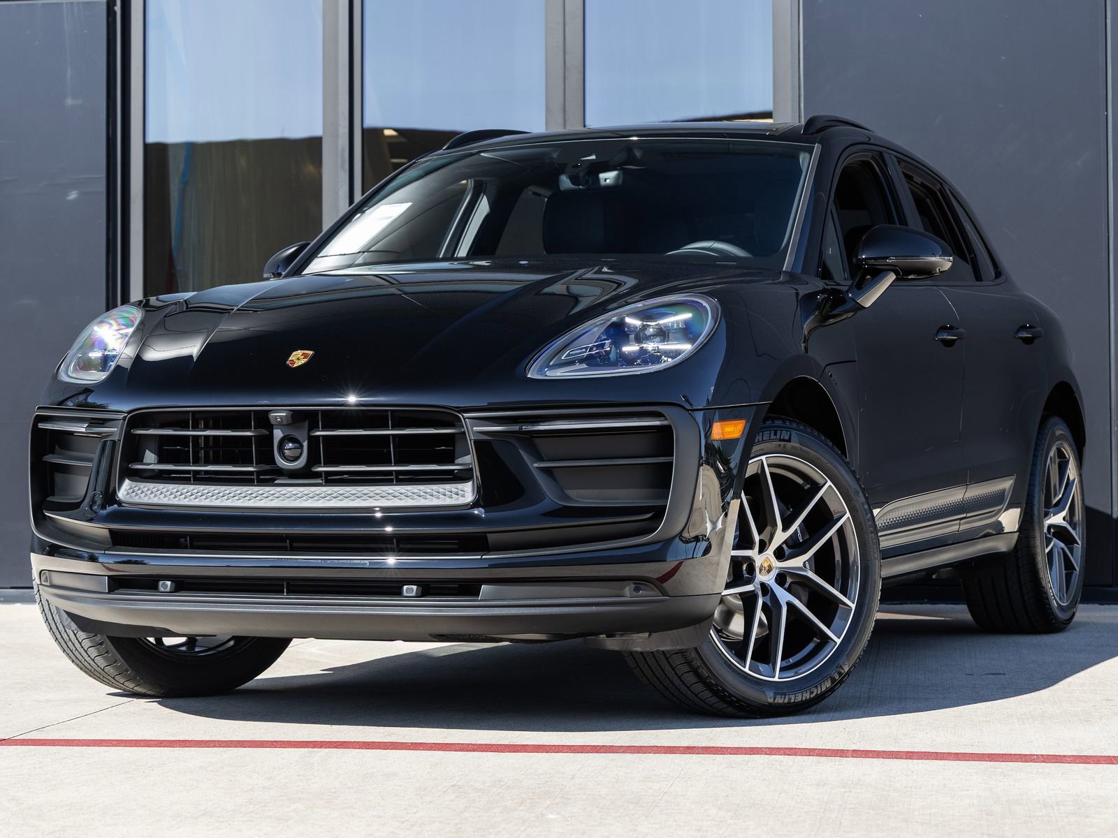 Certified 2026 Porsche Macan AWD/4WD image 1