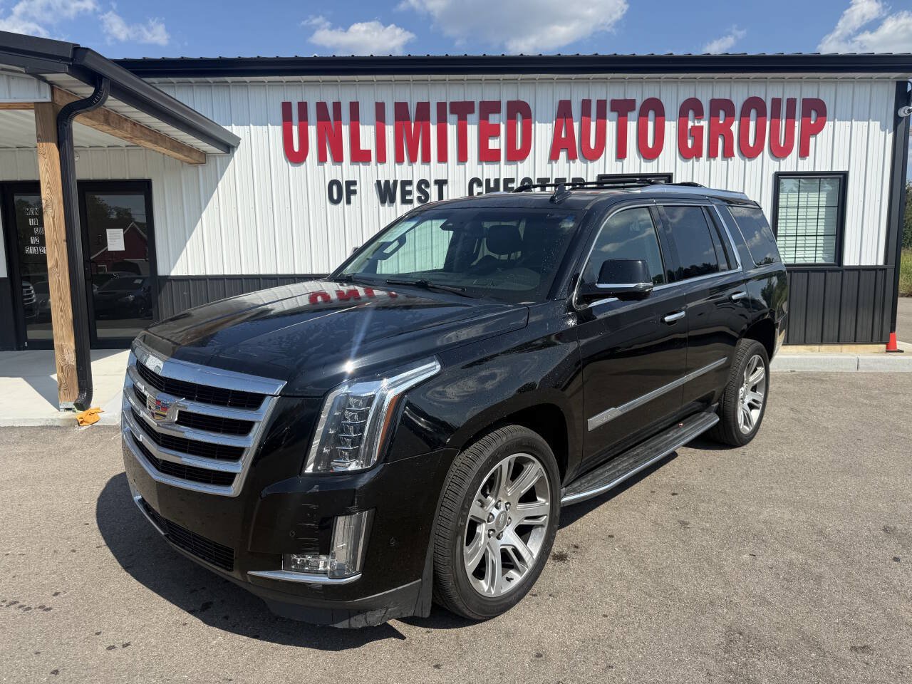 Used 2017 Cadillac Escalade Luxury AWD/4WD image 1