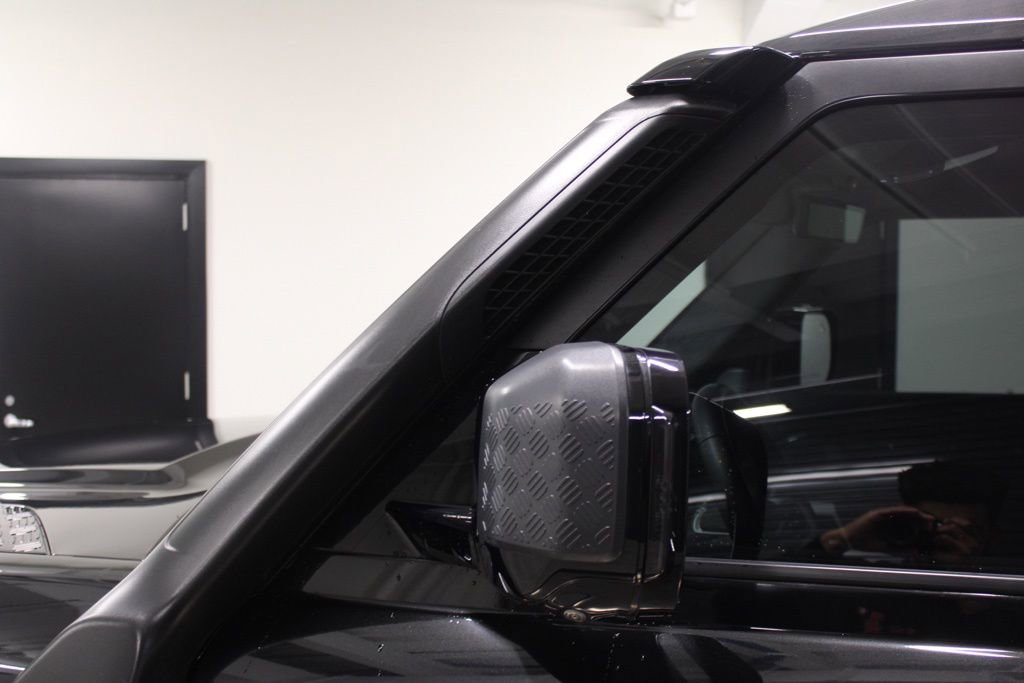 Used 2023 Land Rover Defender 130 SE image 9