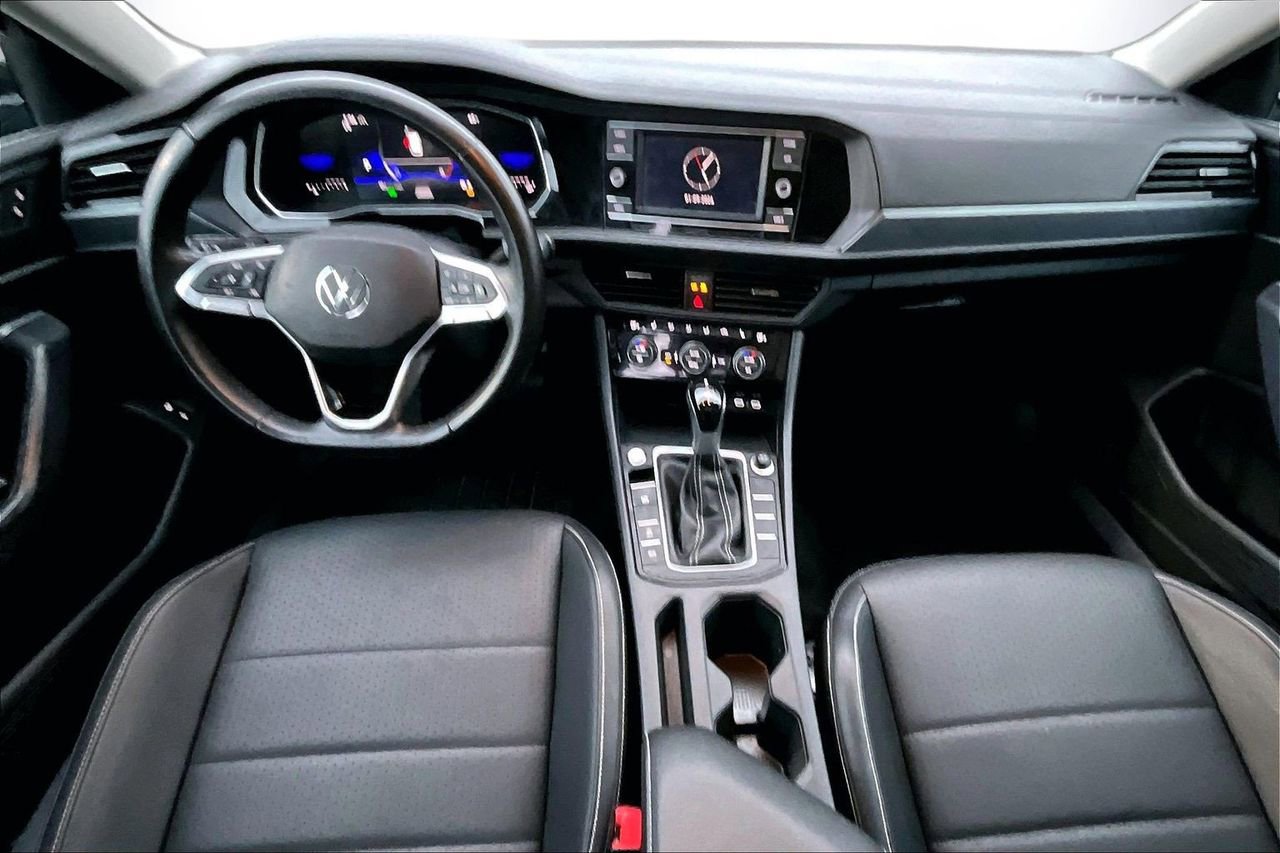 Used 2024 Volkswagen Jetta SE image 14
