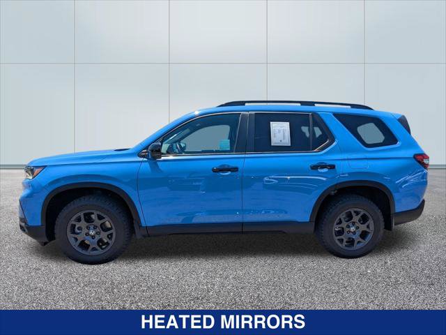 Used 2025 Honda Pilot TrailSport image 2
