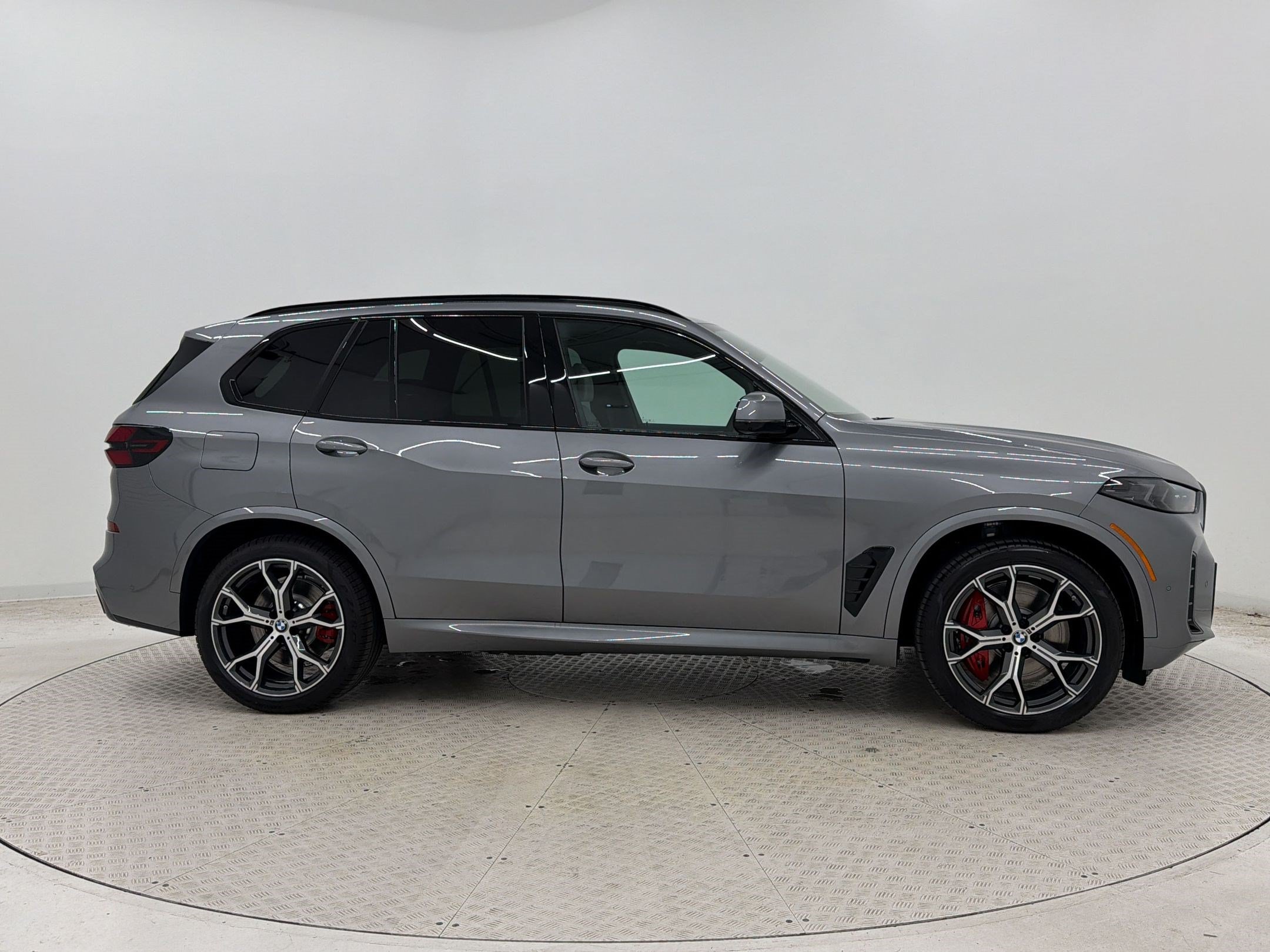 New 2026 BMW X5 xDrive50e w/ M Sport Package AWD/4WD image 8