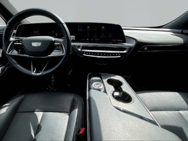 Used 2024 Cadillac Lyriq Luxury AWD/4WD image 9