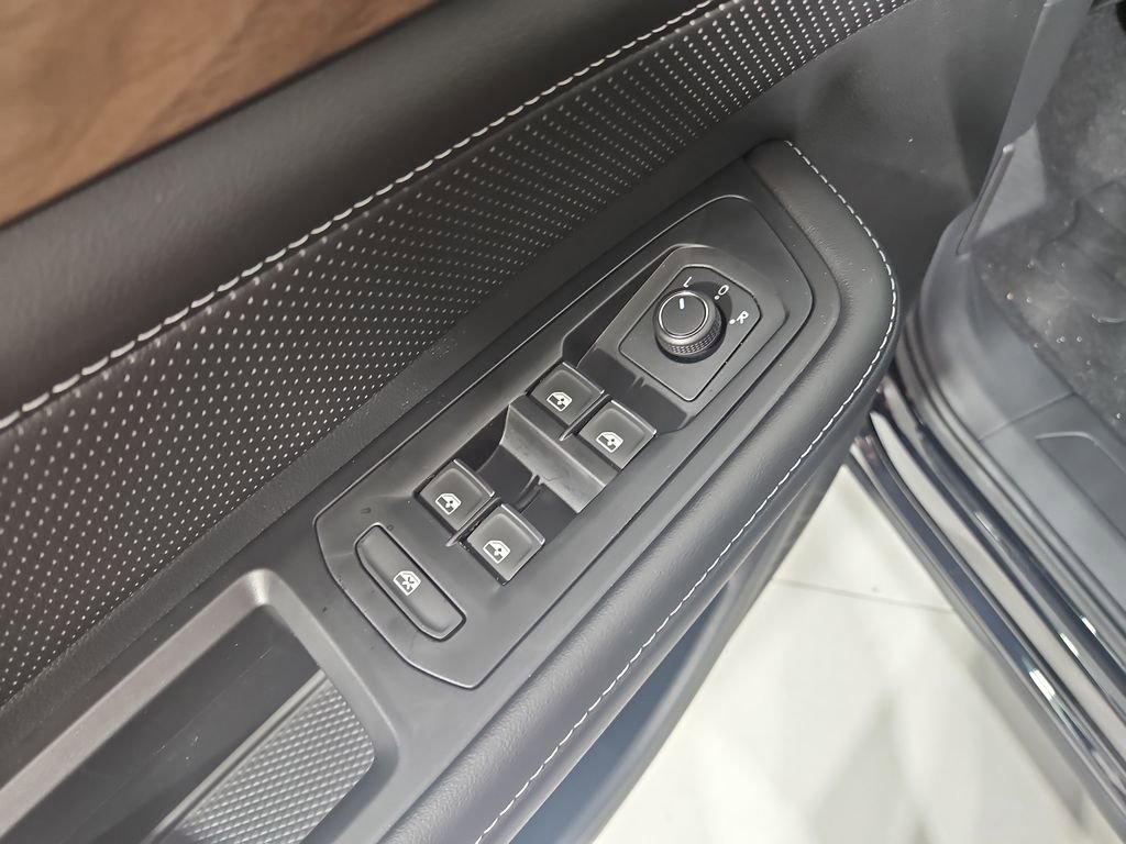 New 2026 Volkswagen Atlas SE image 11