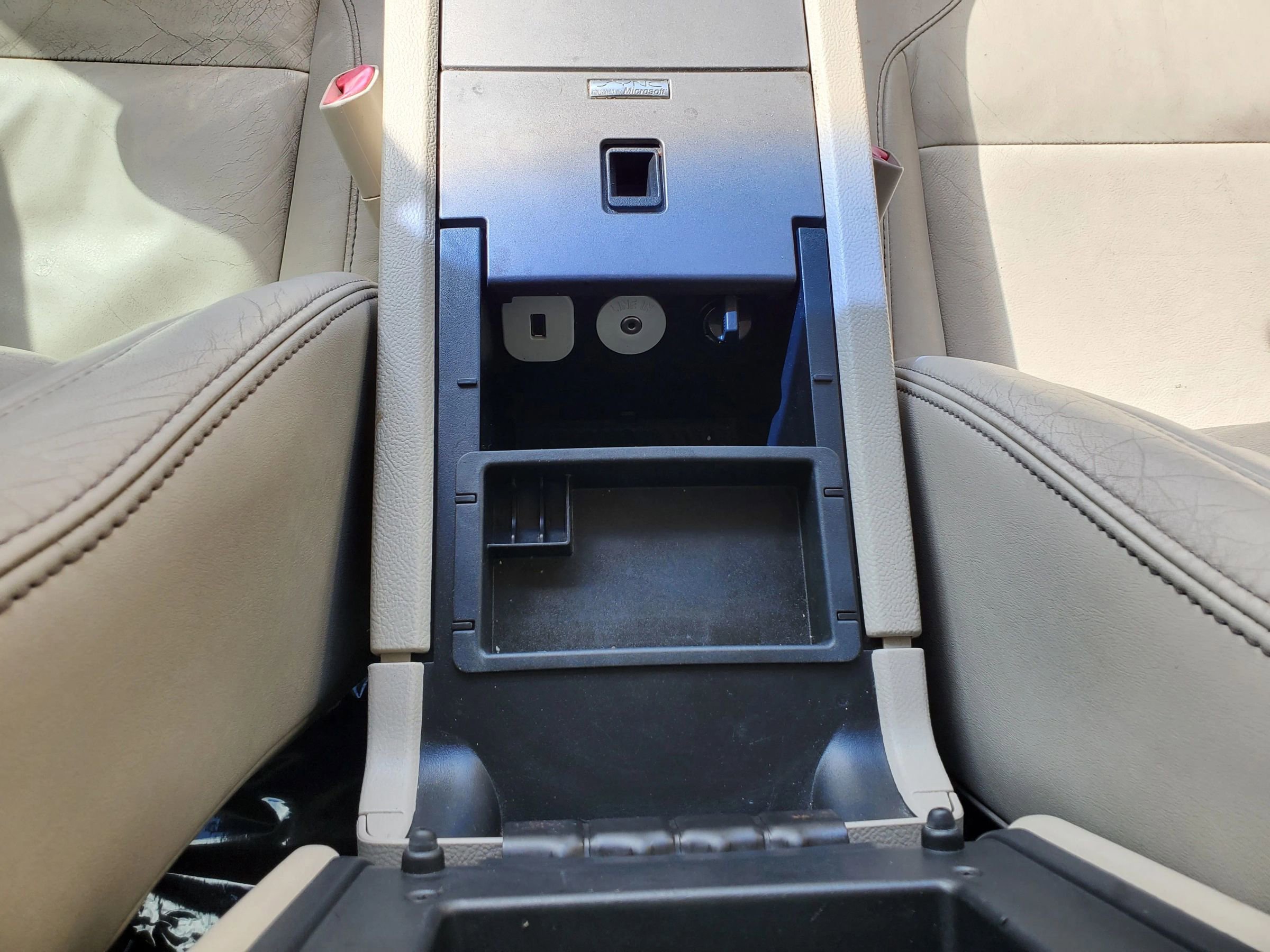 Used 2010 Ford Taurus SEL image 31