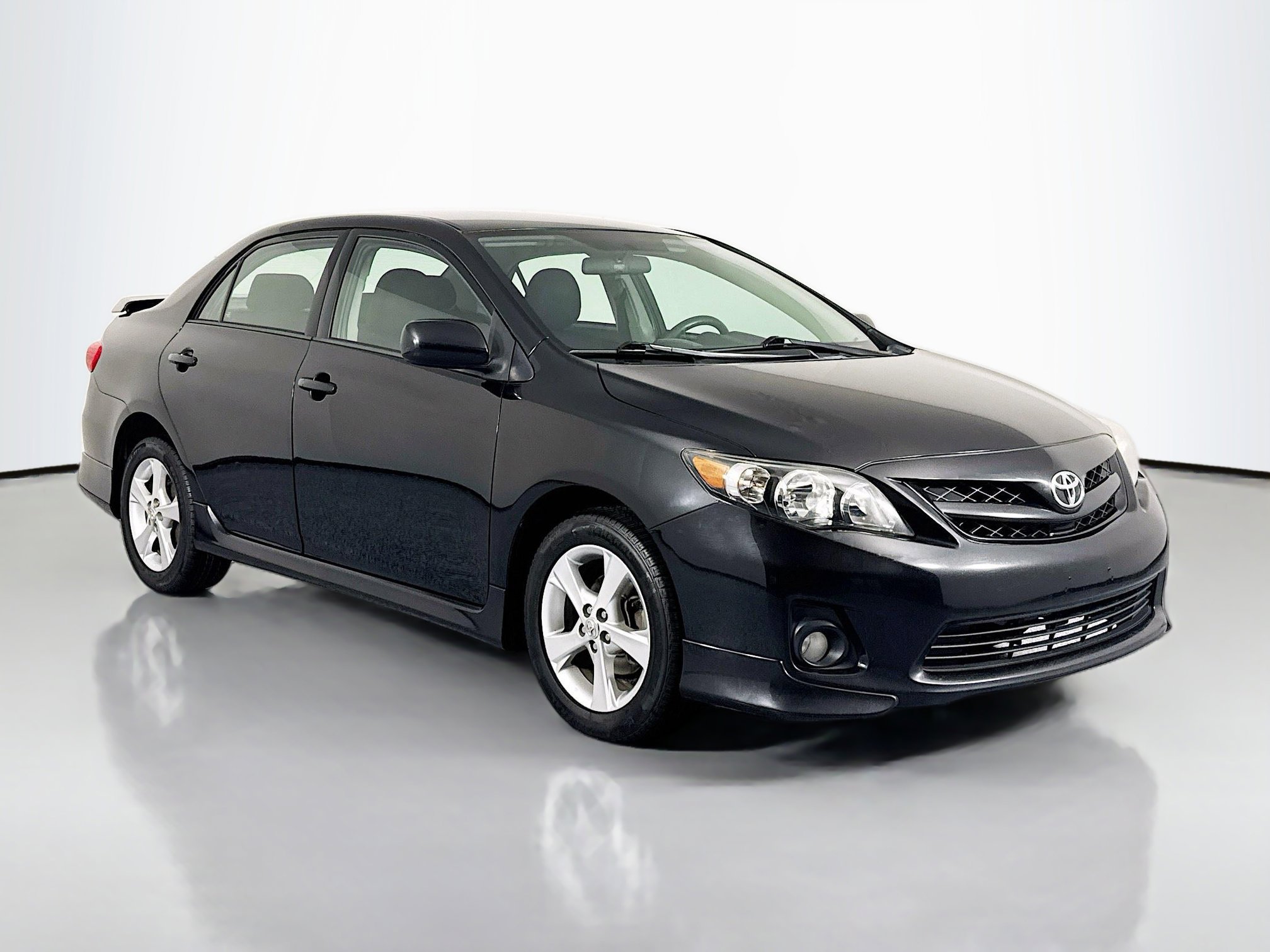 Used 2013 Toyota Corolla S image 3
