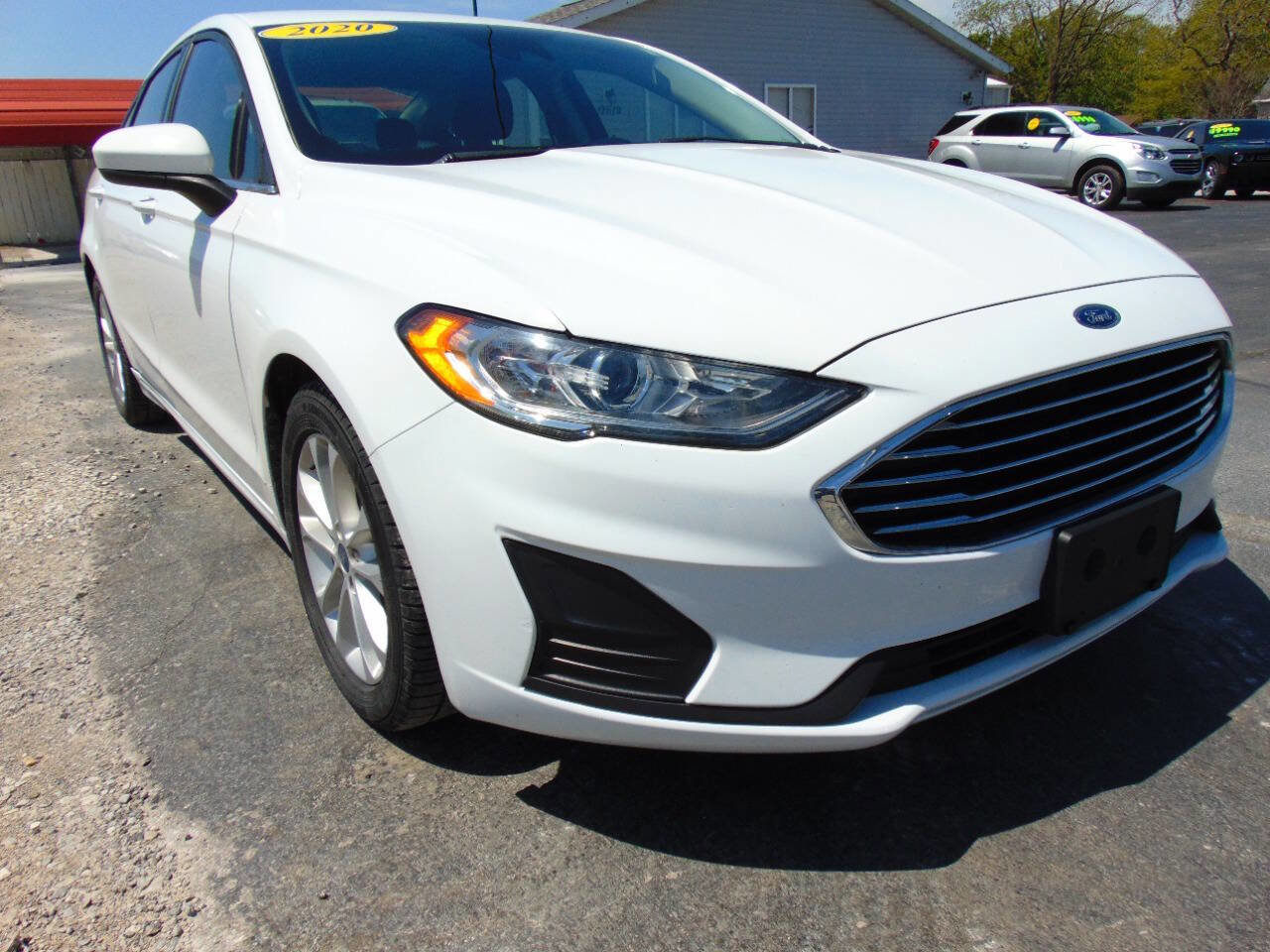 Used 2020 Ford Fusion SE FWD image 2
