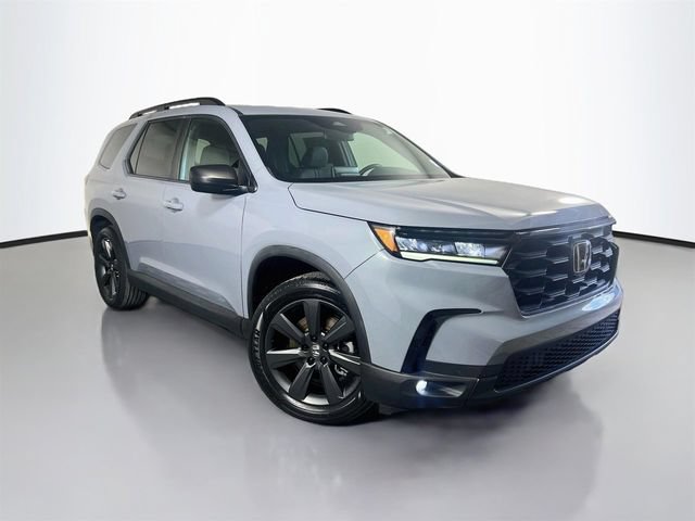 Used 2025 Honda Pilot Sport image 2