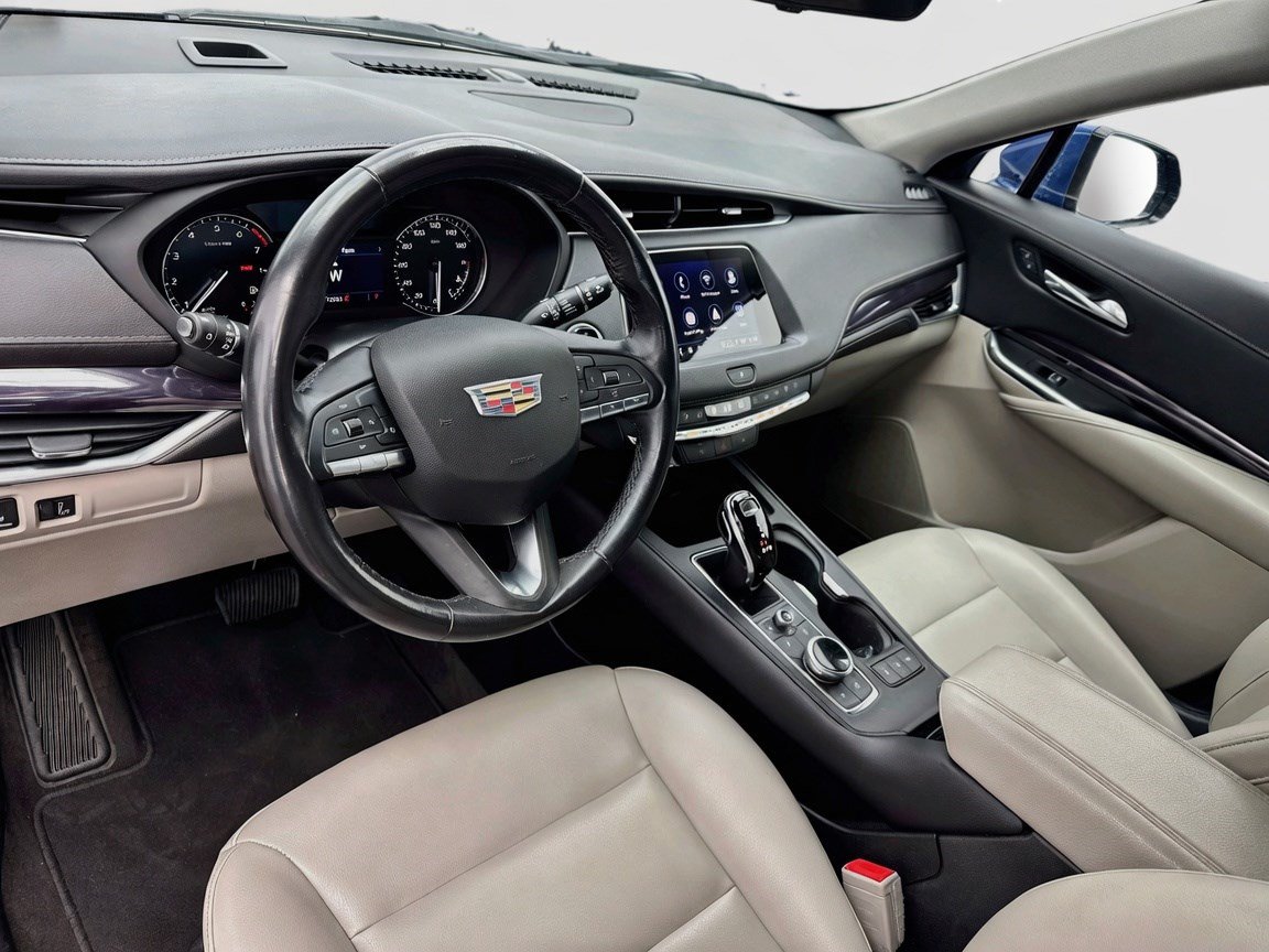 Used 2022 Cadillac XT4 Luxury w/ Driver Awareness Package FWD image 7