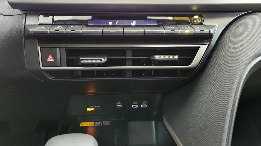 Used 2025 Toyota Camry LE FWD image 30