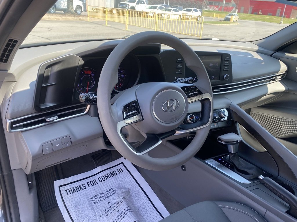Used 2023 Hyundai Elantra SEL w/ Preferred Accessory Package image 12