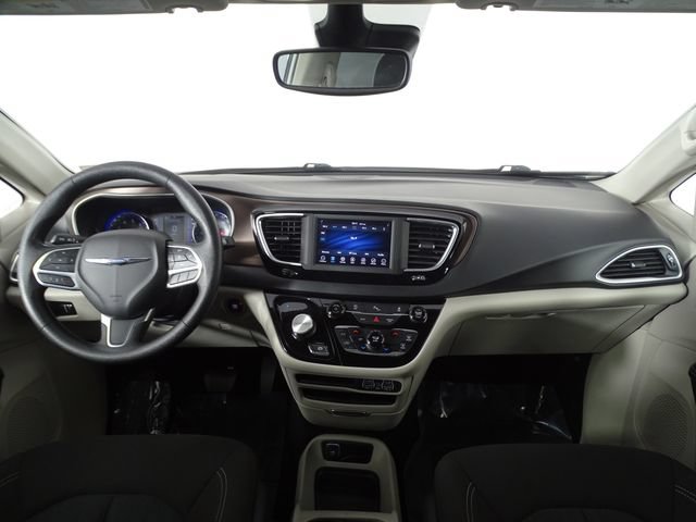 Used 2021 Chrysler Voyager L FWD image 26
