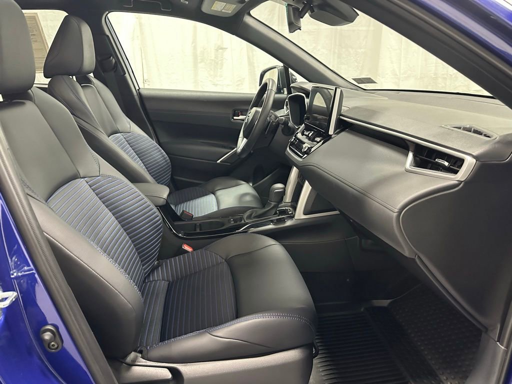 Used 2025 Toyota Corolla Cross XSE w/ Convenience Package image 59