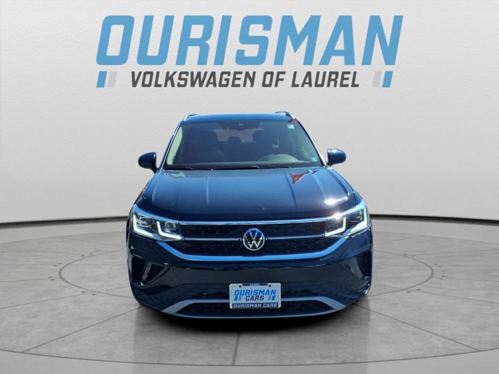 Used 2022 Volkswagen Taos SEL w/ Panoramic Sunroof Package image 2