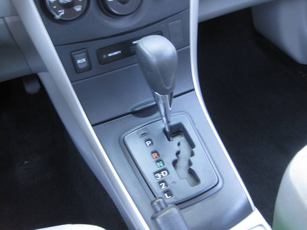 Used 2013 Toyota Corolla L FWD image 26