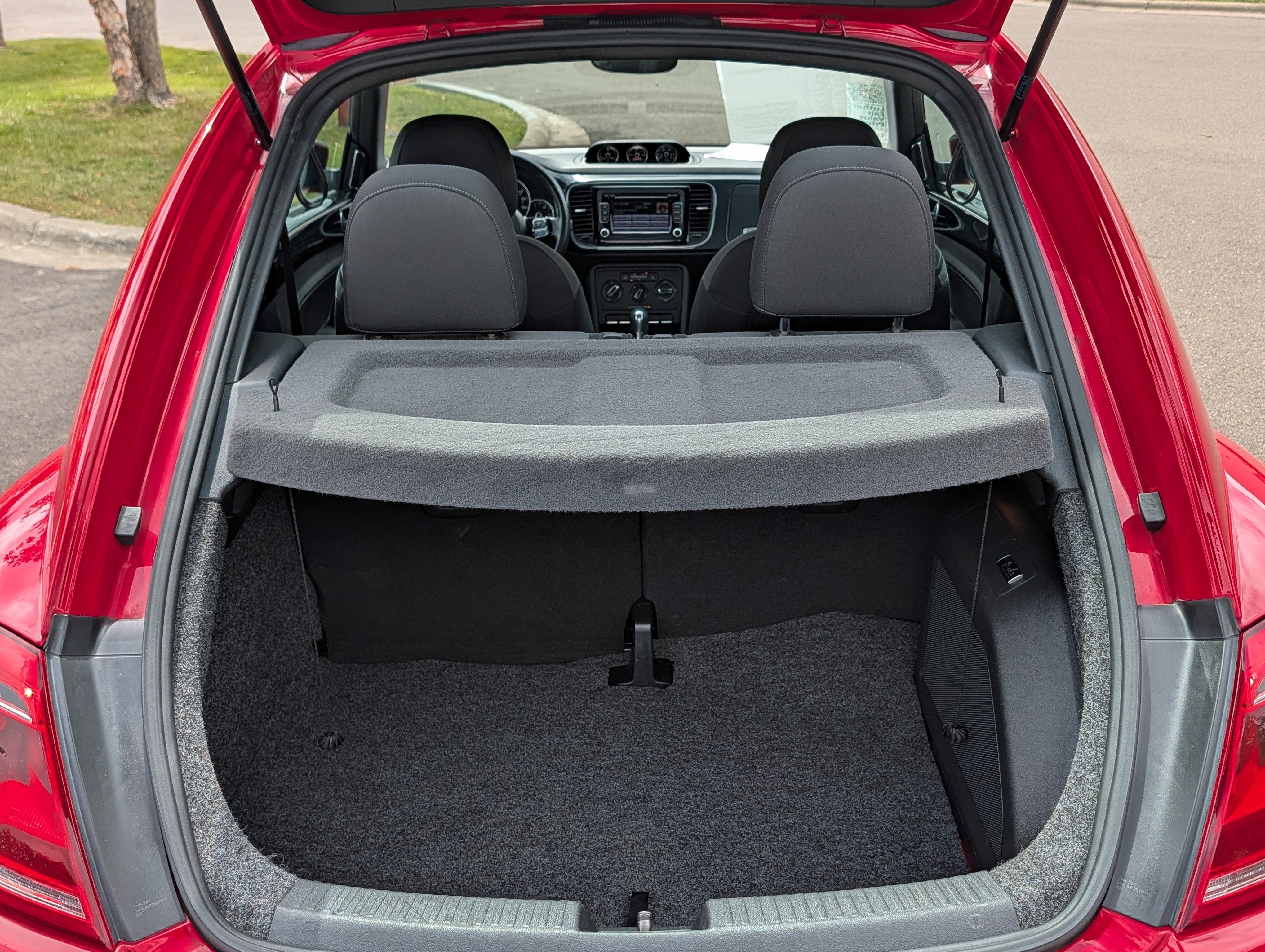 Used 2012 Volkswagen Beetle 2.0T FWD image 18