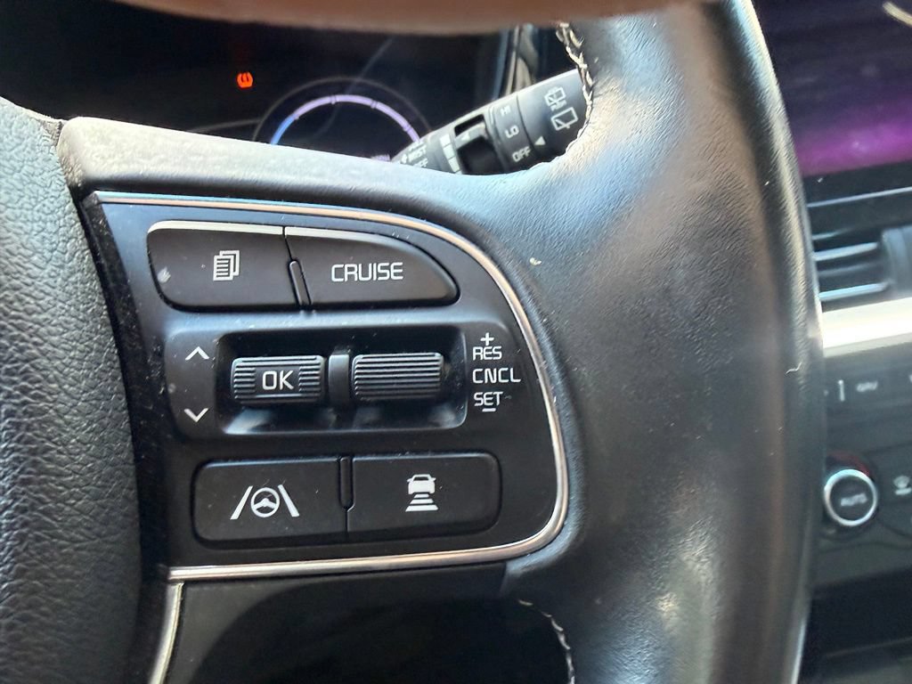 Used 2022 Kia Niro EX w/ Cold Weather Package FWD image 12