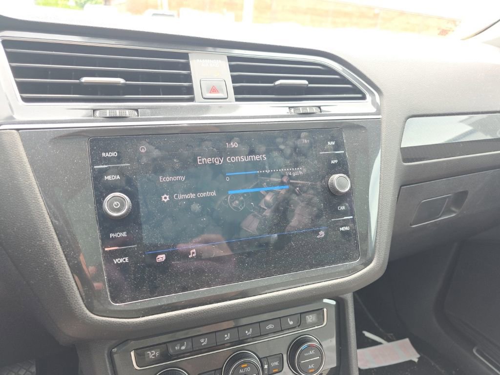 Used 2018 Volkswagen Tiguan SEL Premium FWD image 12