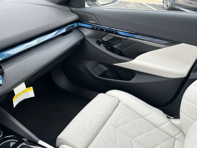 New 2027 BMW 530i xDrive w/ Premium Package AWD/4WD image 18