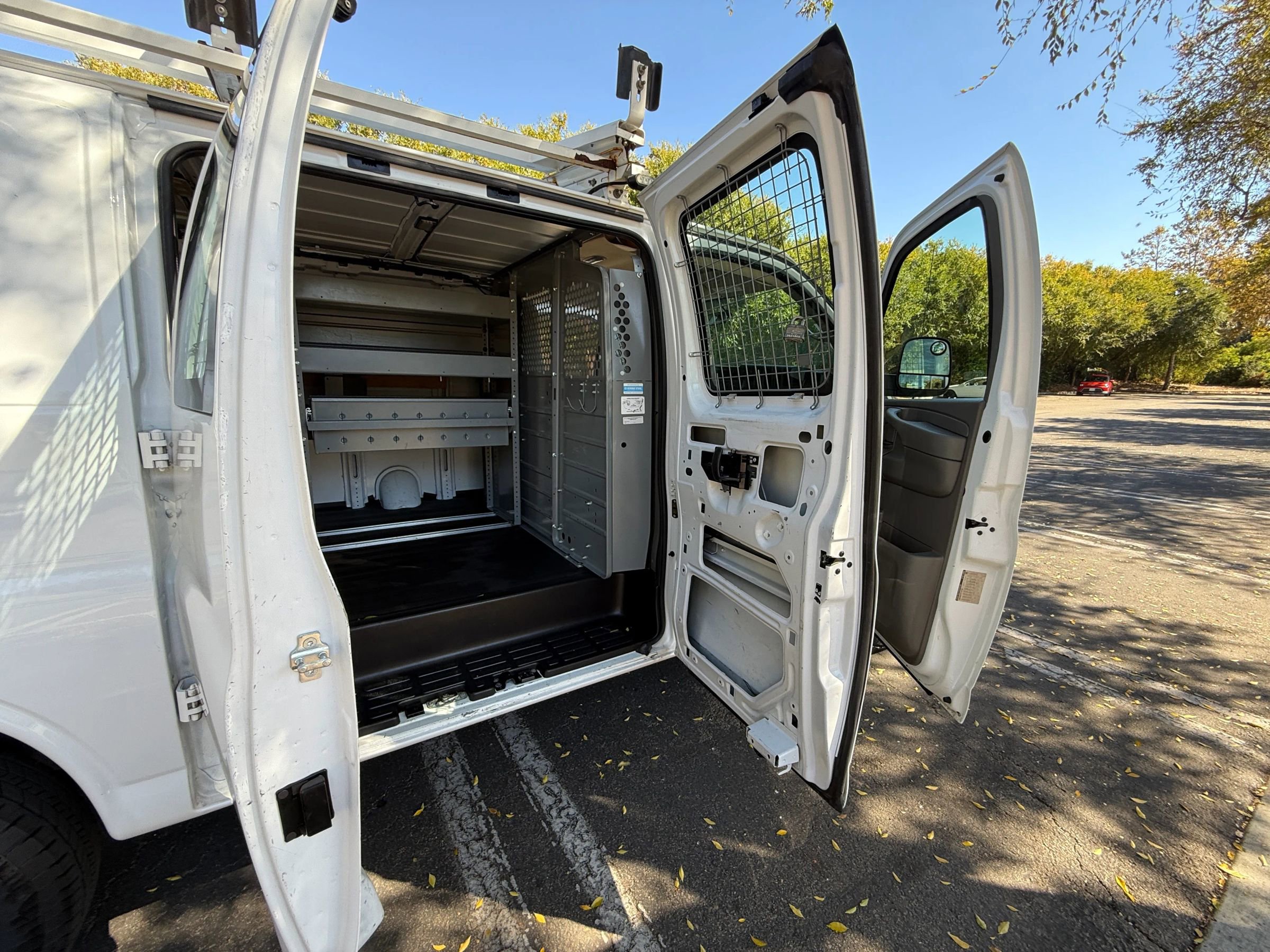 Used 2015 Chevrolet Express 2500 image 26