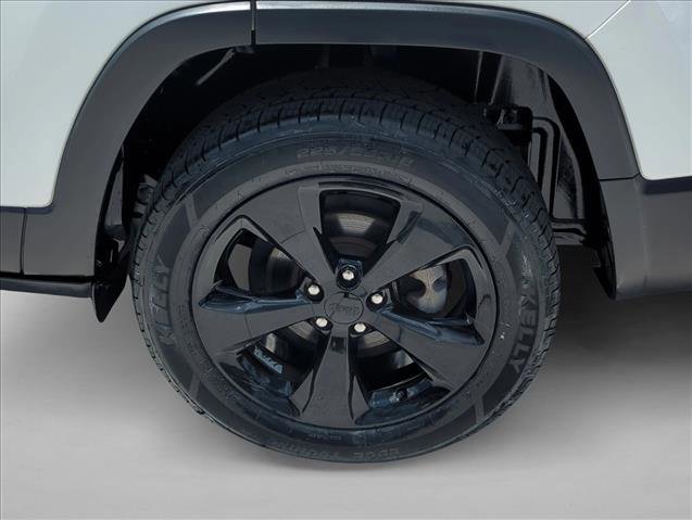 Used 2020 Jeep Cherokee Latitude Plus FWD image 26