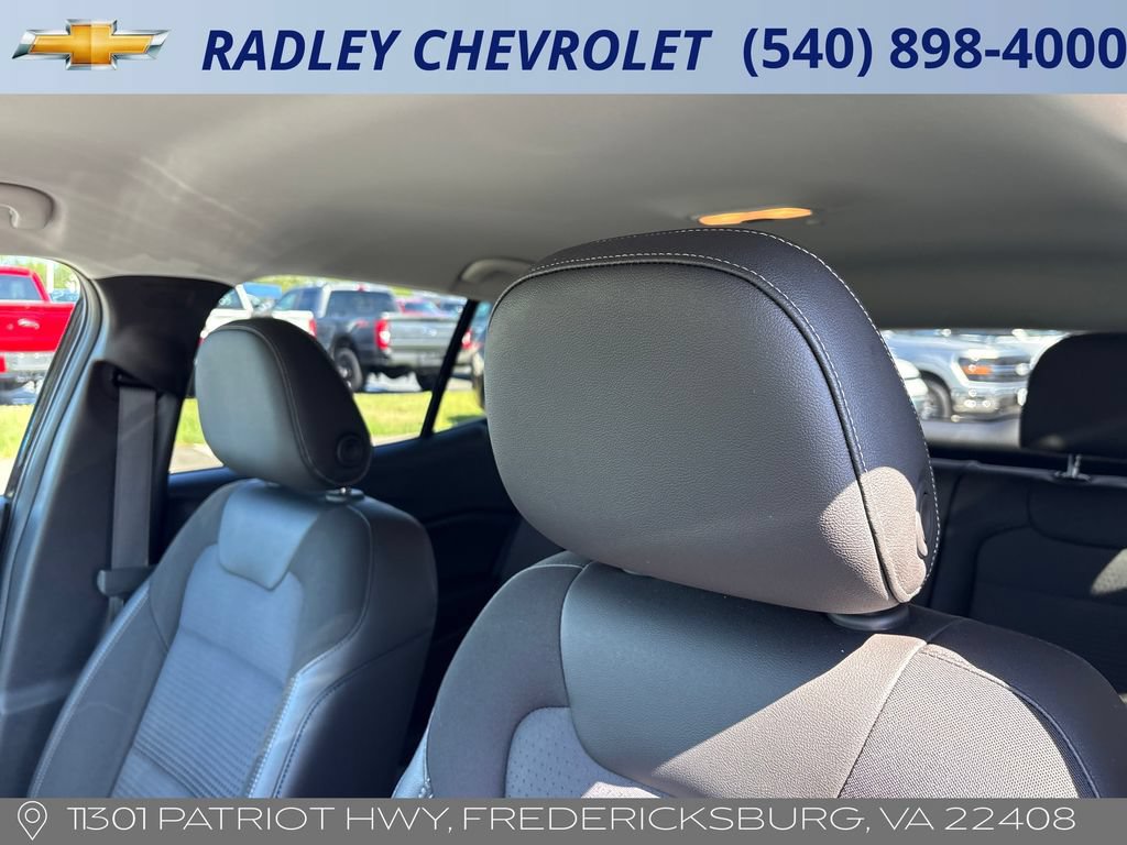 Used 2025 Chevrolet Trax LT w/ LT Convenience Package FWD image 2