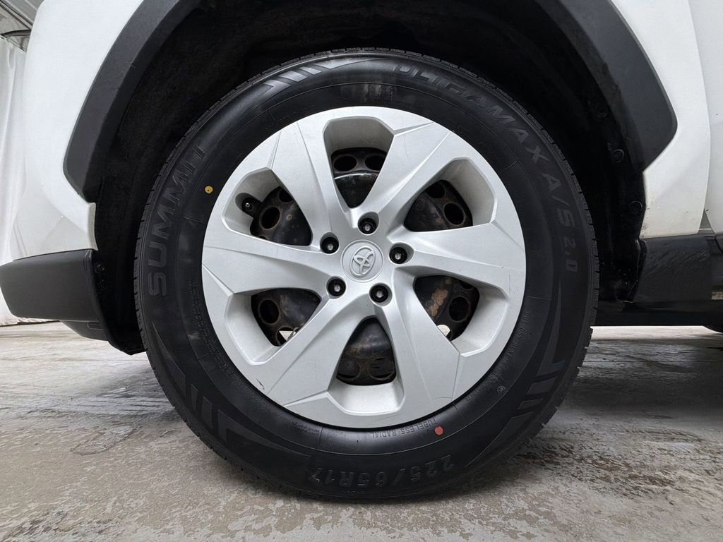 Used 2019 Toyota RAV4 LE image 14