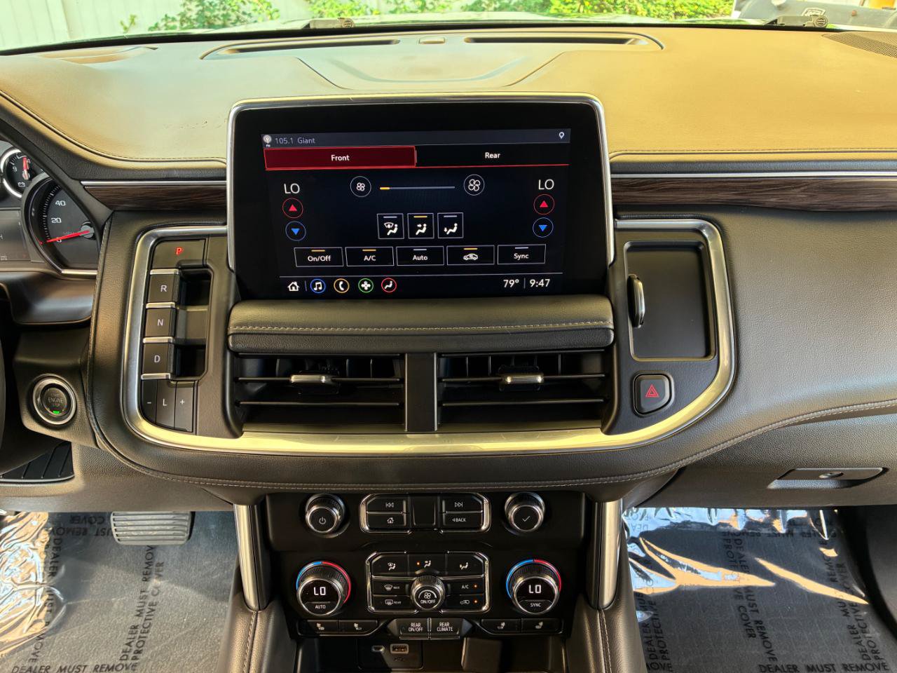 Used 2021 Chevrolet Suburban Z71 w/ Z71 Signature Package AWD/4WD image 23