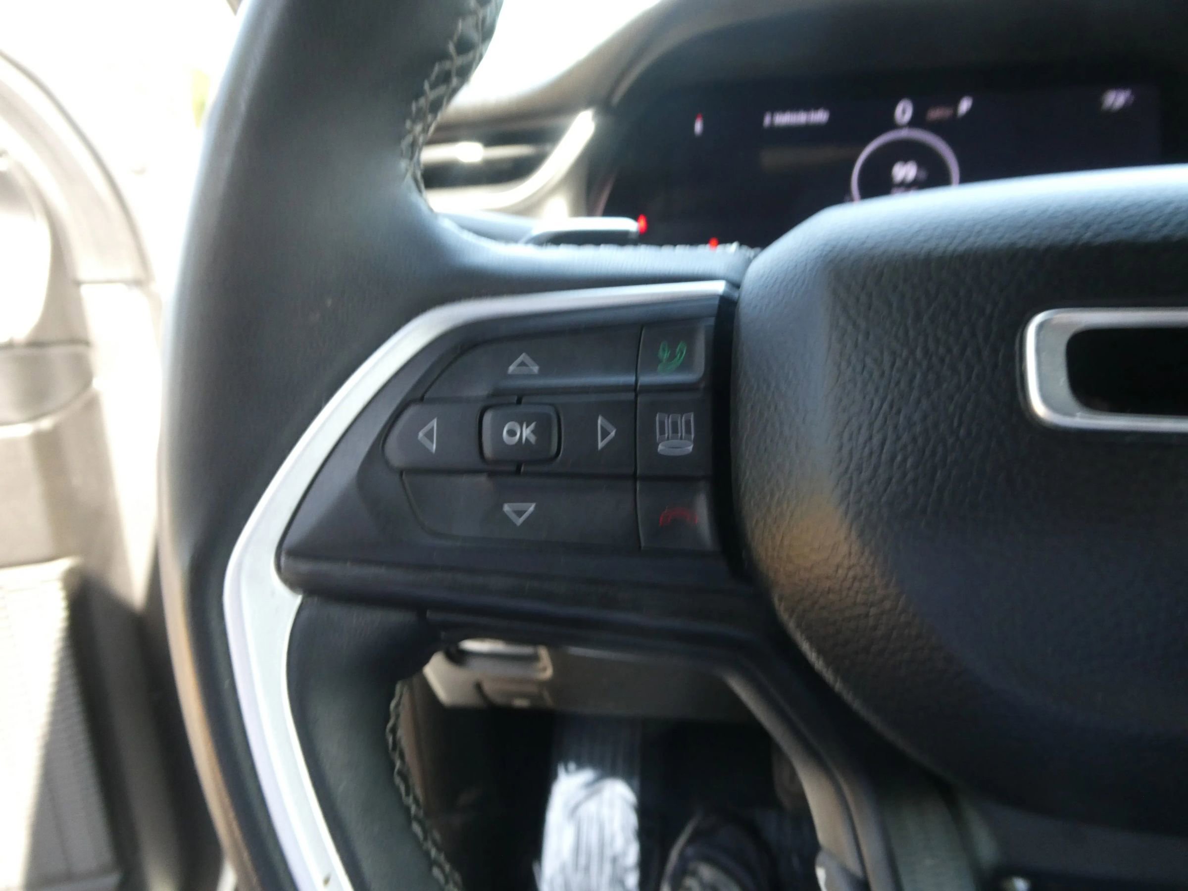 Used 2023 Jeep Grand Cherokee Altitude AWD/4WD image 19