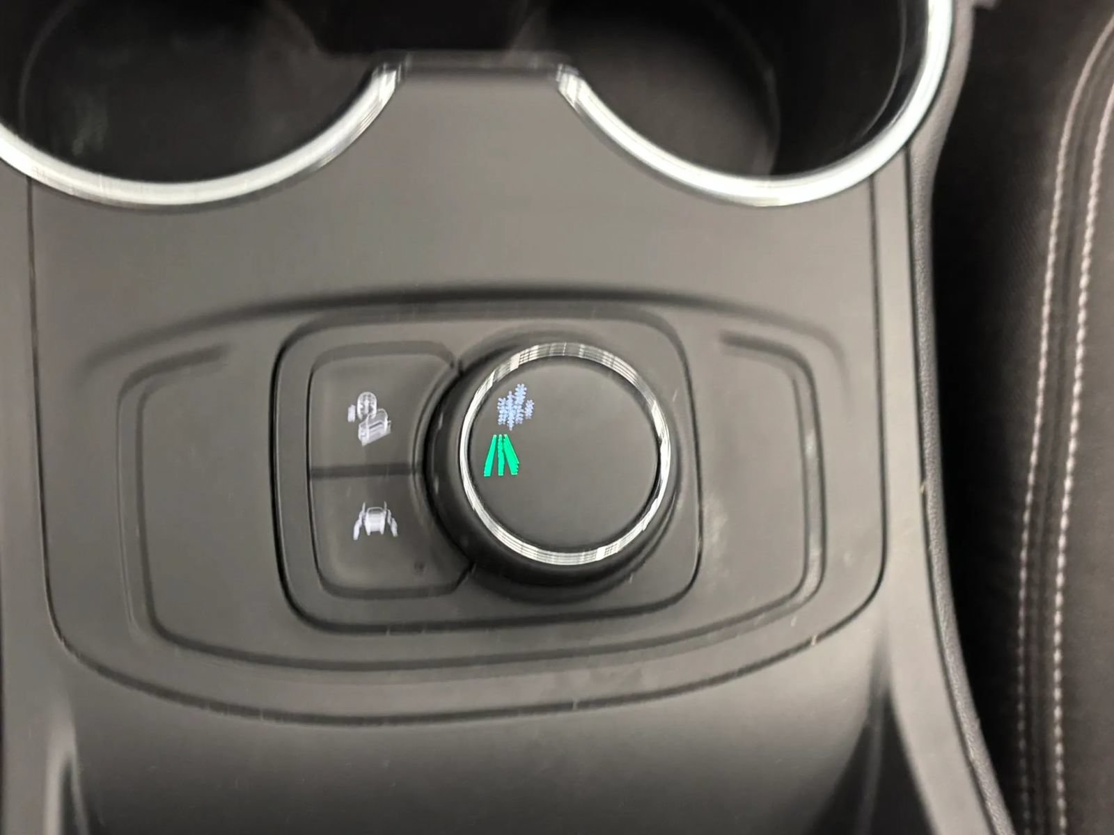 Used 2024 GMC Terrain SLE w/ Elevation Edition FWD image 43
