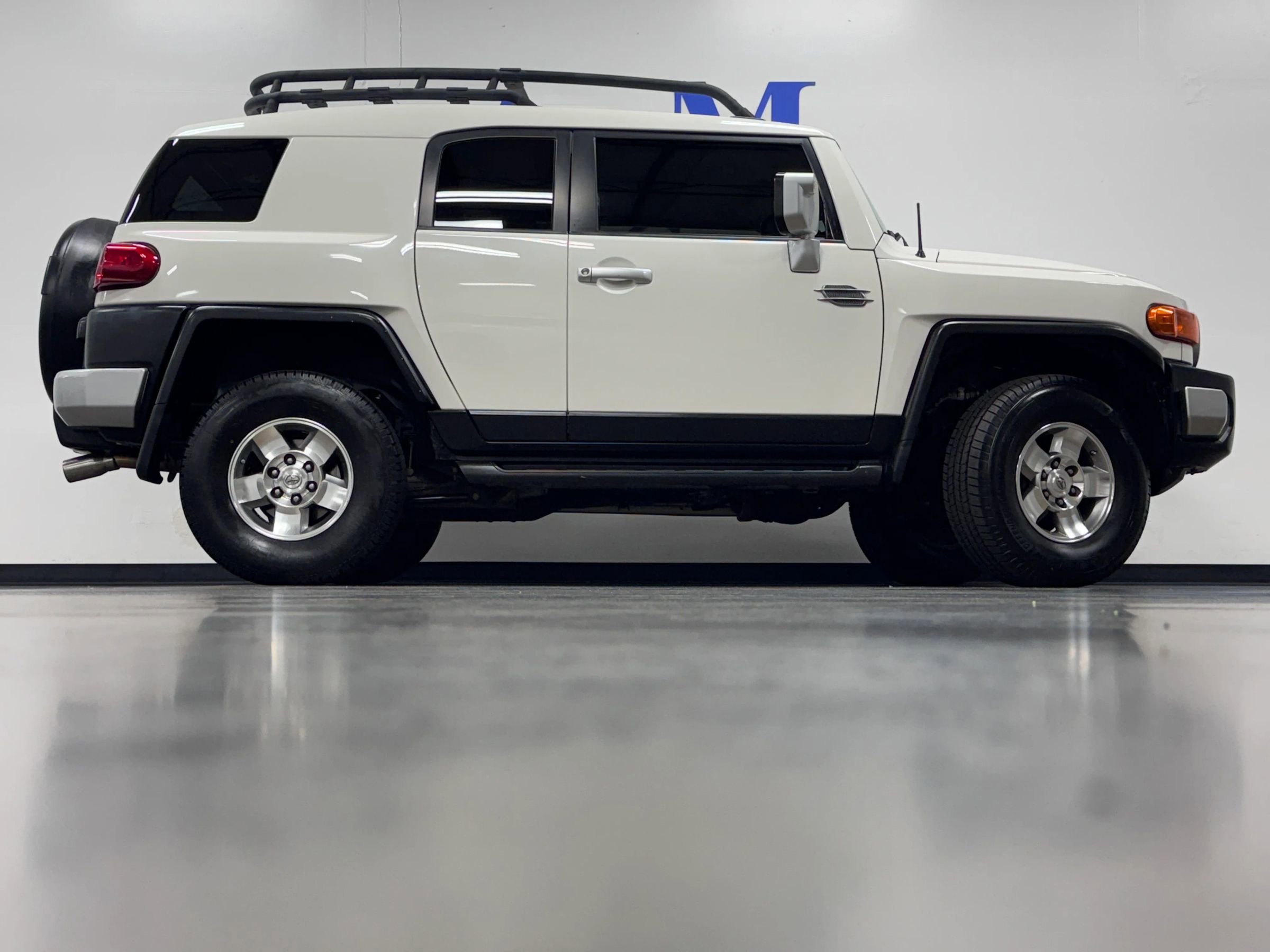 Used 2010 Toyota FJ Cruiser Sport Utility 2D AWD/4WD image 3