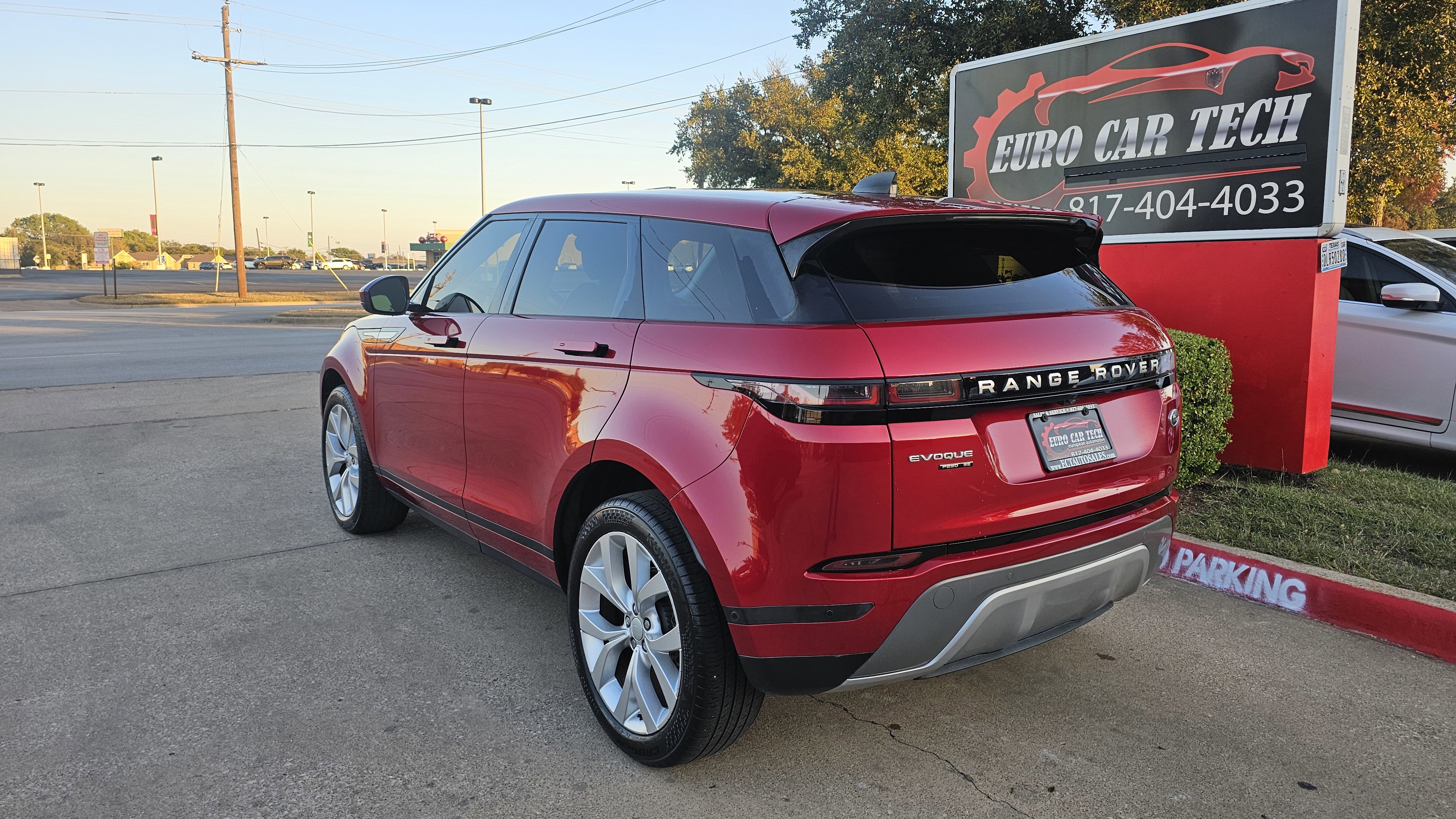 Used 2020 Land Rover Range Rover Evoque SE AWD/4WD image 3