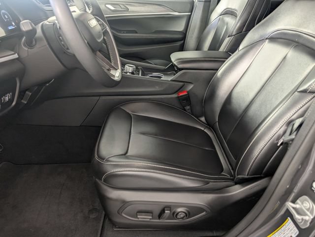 Used 2025 Jeep Grand Cherokee Limited AWD/4WD image 11