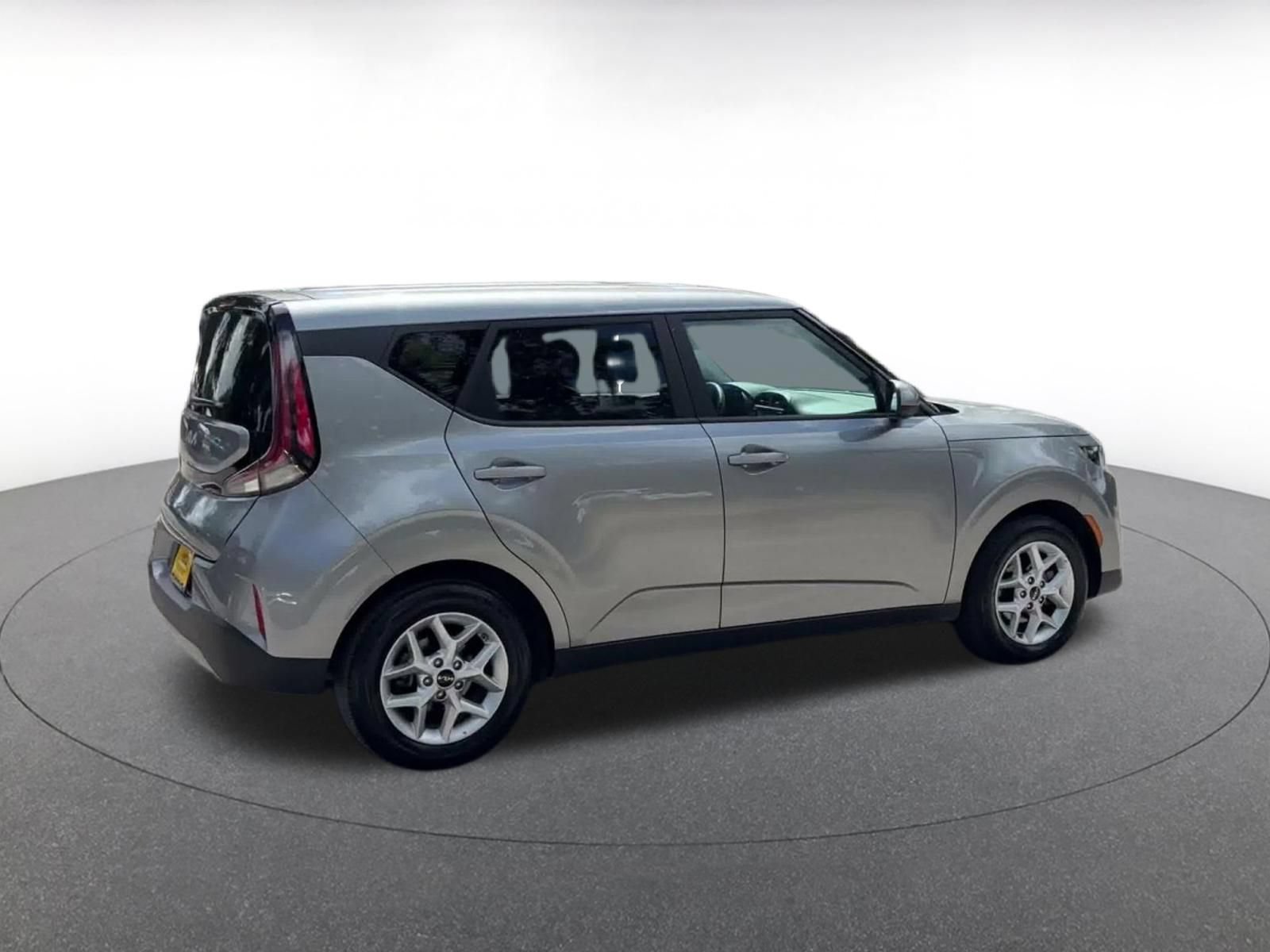 Used 2025 Kia Soul LX w/ LX Technology Package FWD image 14