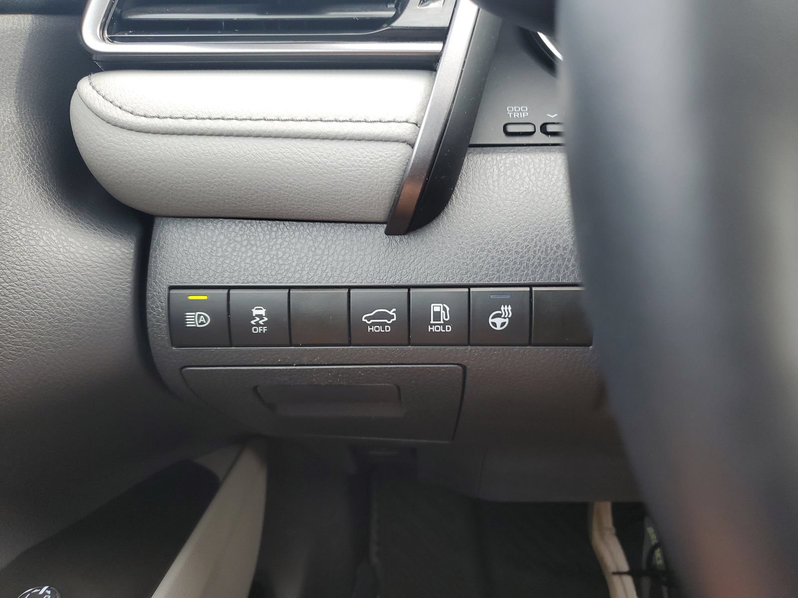 Used 2024 Toyota Camry XLE w/ Cold Weather Package FWD image 21