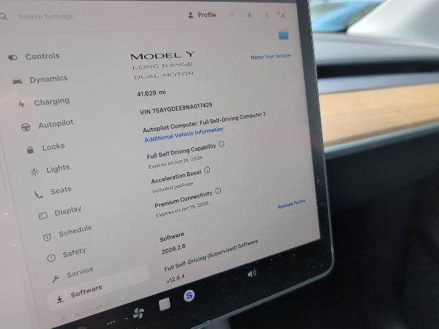 Used 2022 Tesla Model Y Long Range image 13