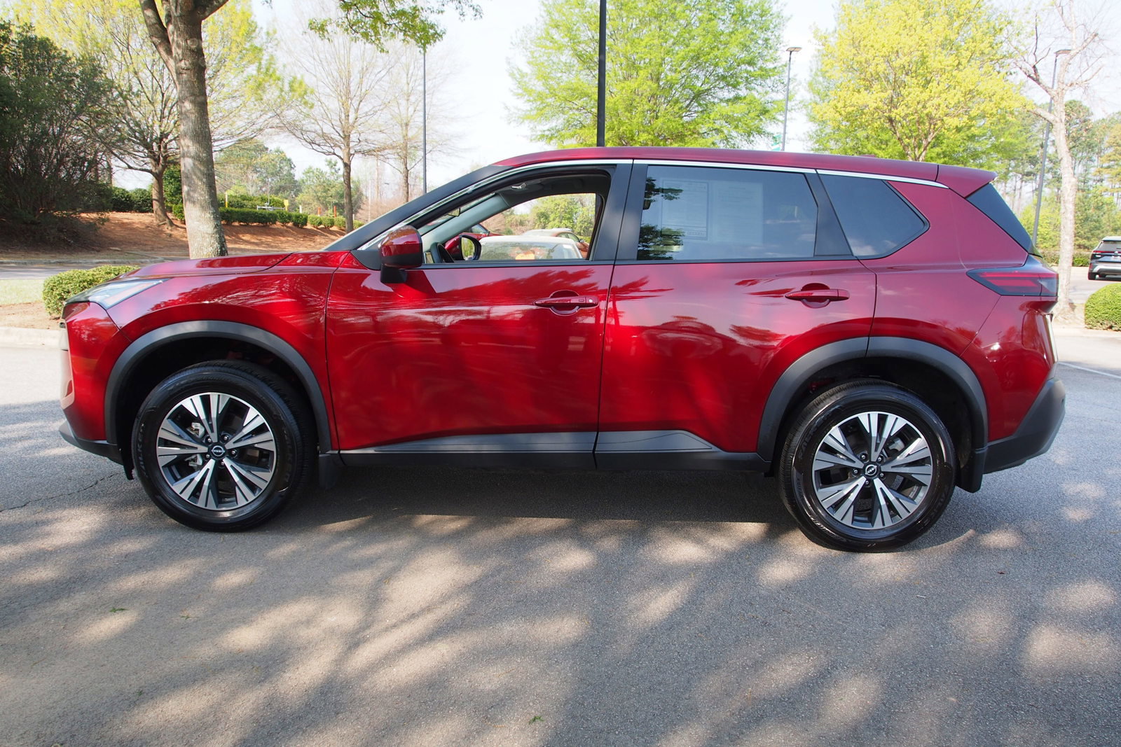 Used 2023 Nissan Rogue SV FWD image 4