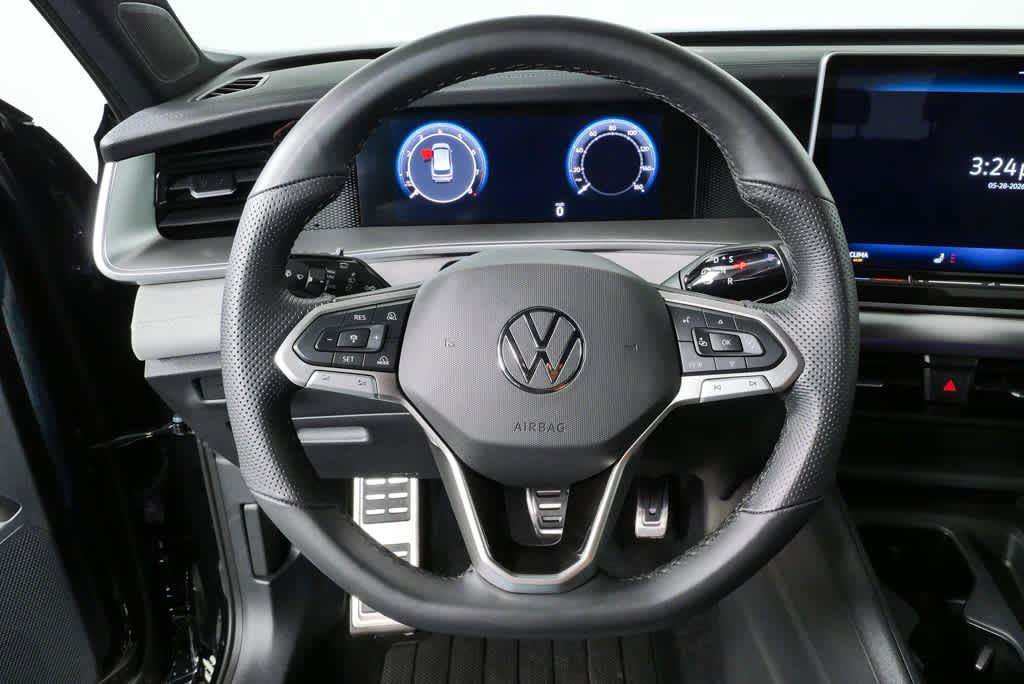 Certified 2025 Volkswagen Tiguan SE R-Line FWD image 9