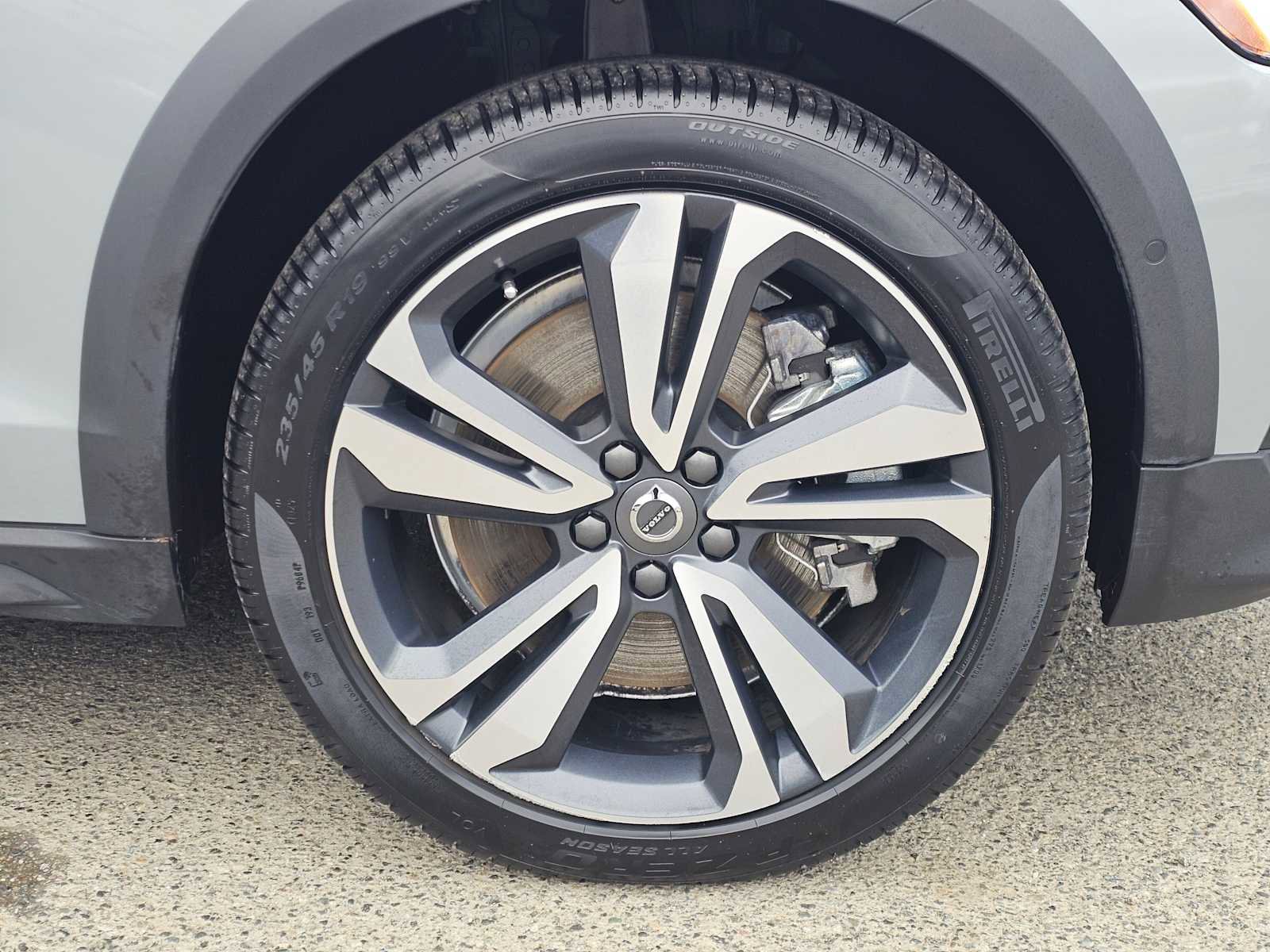 Certified 2025 Volvo V60 B5 Cross Country Plus image 9