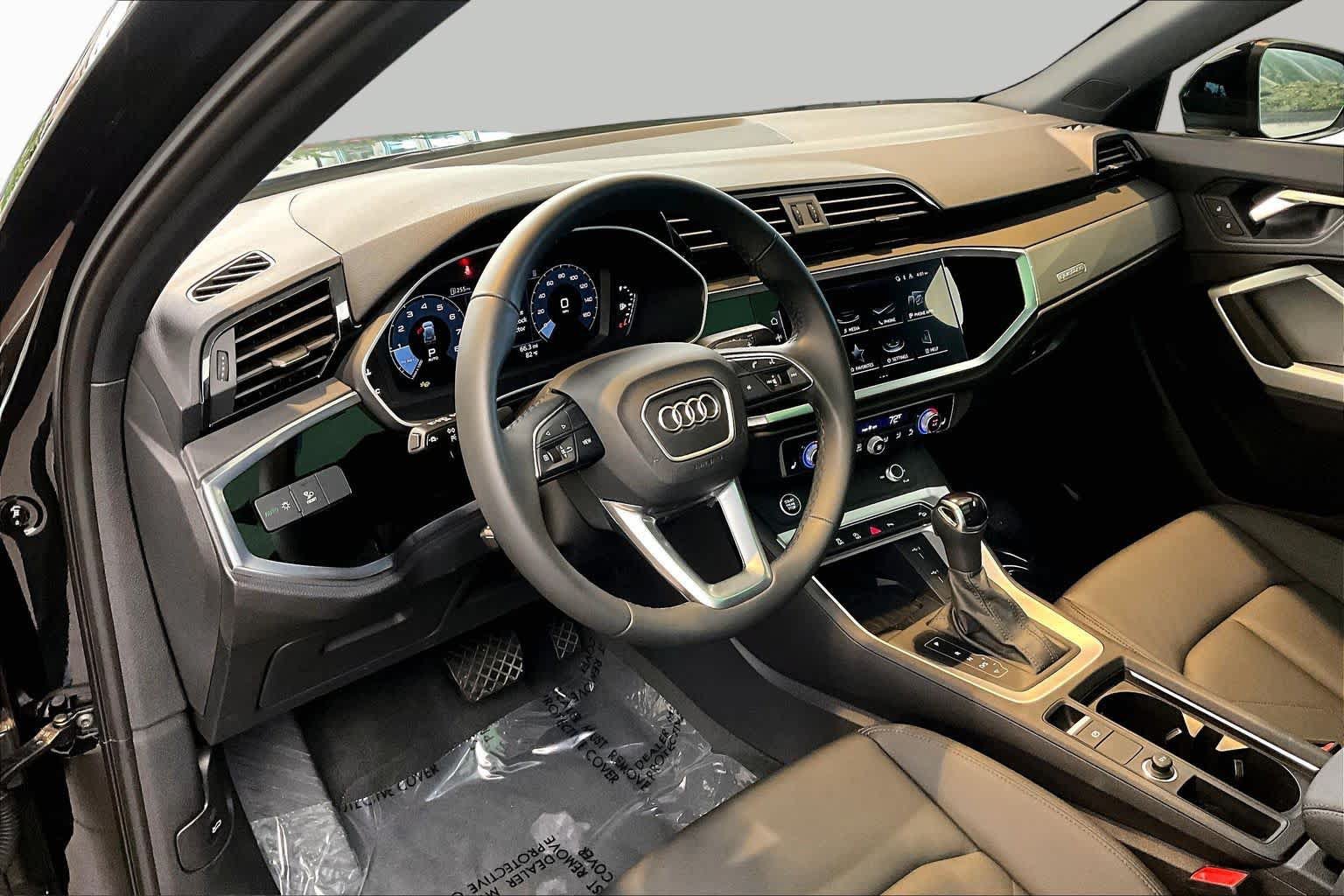 Used 2025 Audi Q3 2.0T Premium w/ Convenience Package AWD/4WD image 18